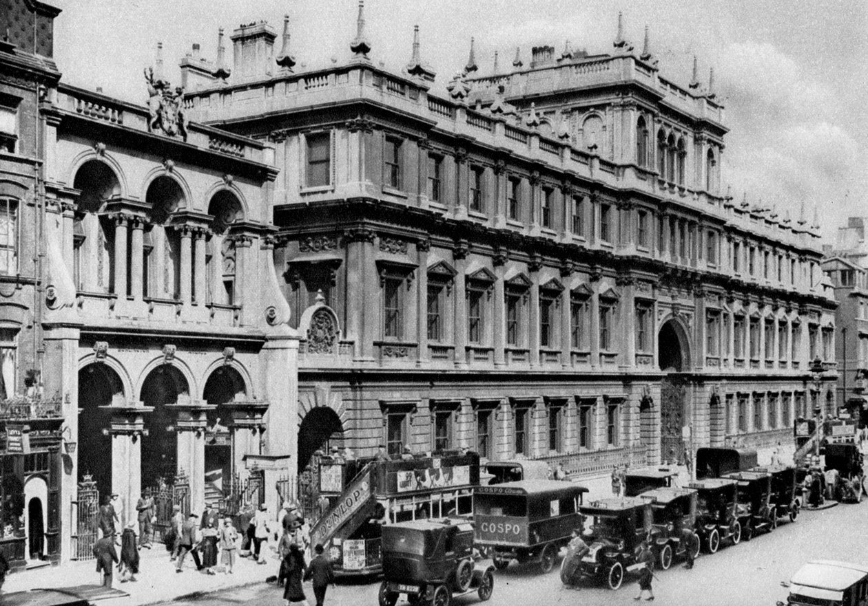Burlington Arcade-indgangen og huset til Royal Academy, Piccadilly, 1926-1927. af McLeish