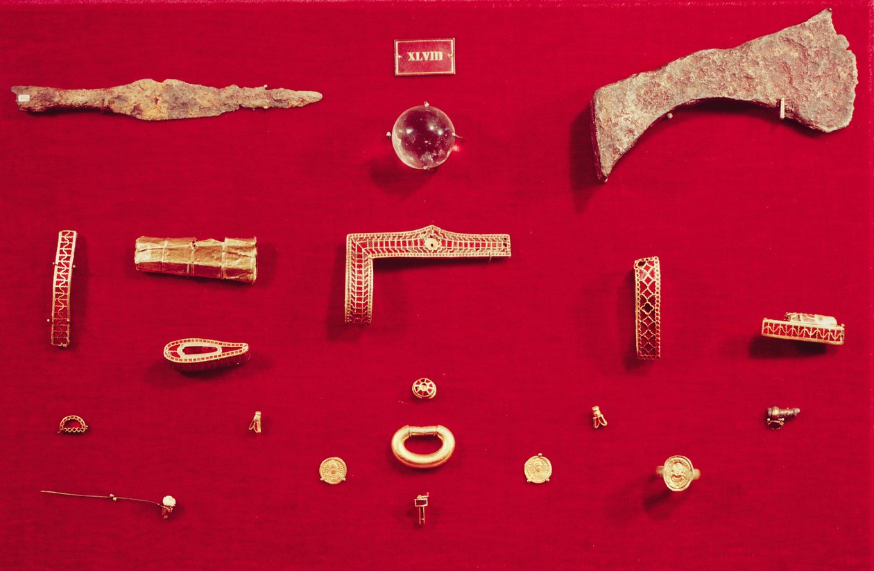 Udvalg af smykker og våben fra Treasure of Childeric (guld og granat) (se også 172230, 161328 og 672314) af Merovingian