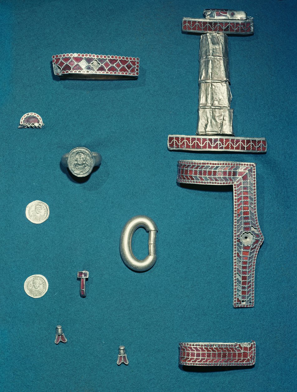 Udvalg af smykker fra Treasure of Childeric (guld og granat) (se også 172230, 694817 og 673214) af Merovingian