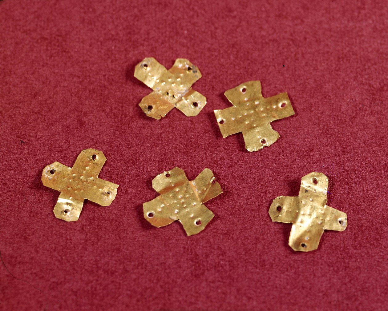Merovingerkunst: små kors i guld. 6. århundrede. Museum of National Archaeology of Saint Germain en Laye af Merovingian Merovingian