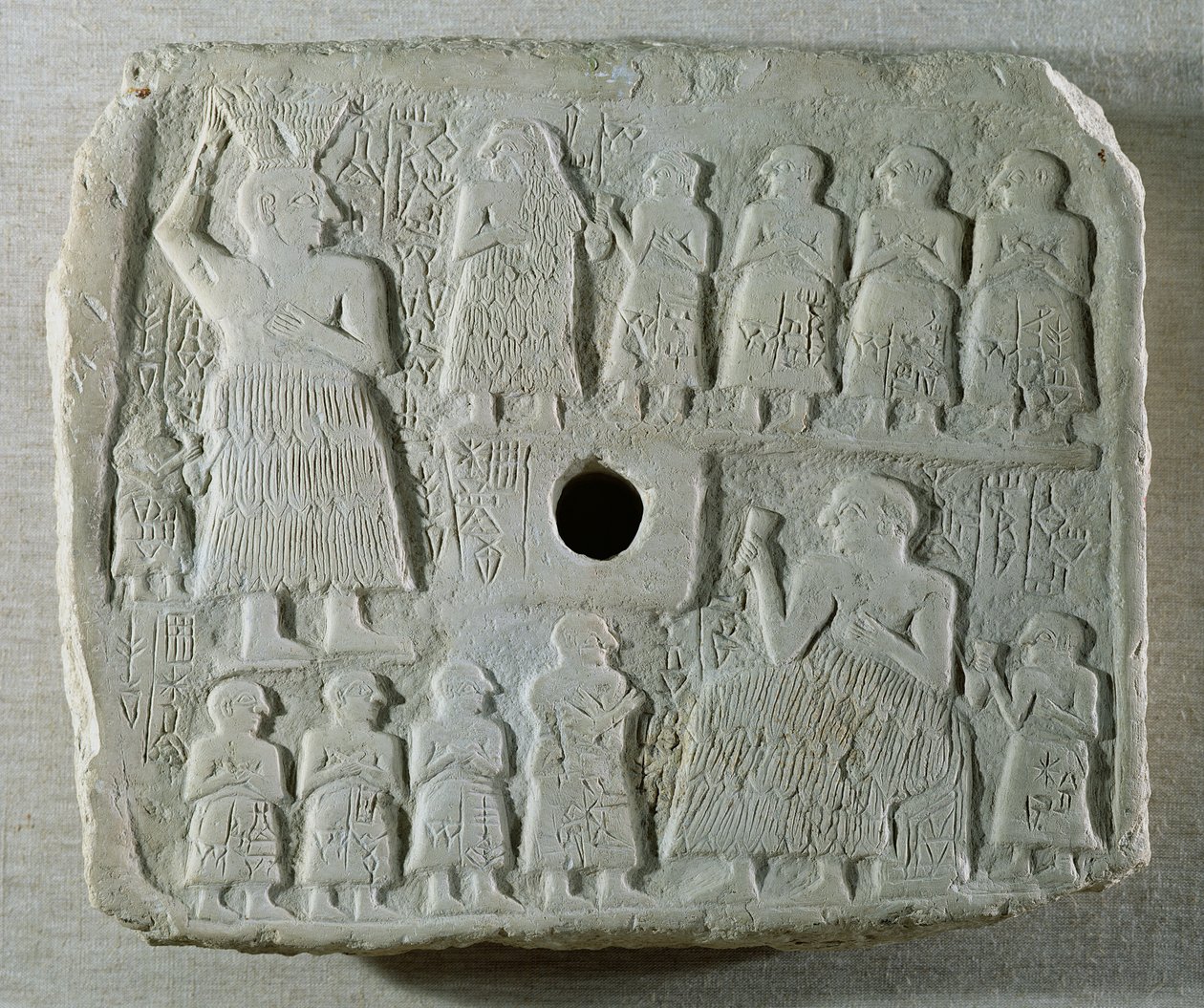 Erindringsrelief for opførelsen af en religiøs bygning af Ur-Nanshe, prins af Lagash og hans familie, fra Telloh, oldtidens Girsu, tidlig dynastisk periode, ca. 2550-2500 f.Kr. (kalksten) af Mesopotamian