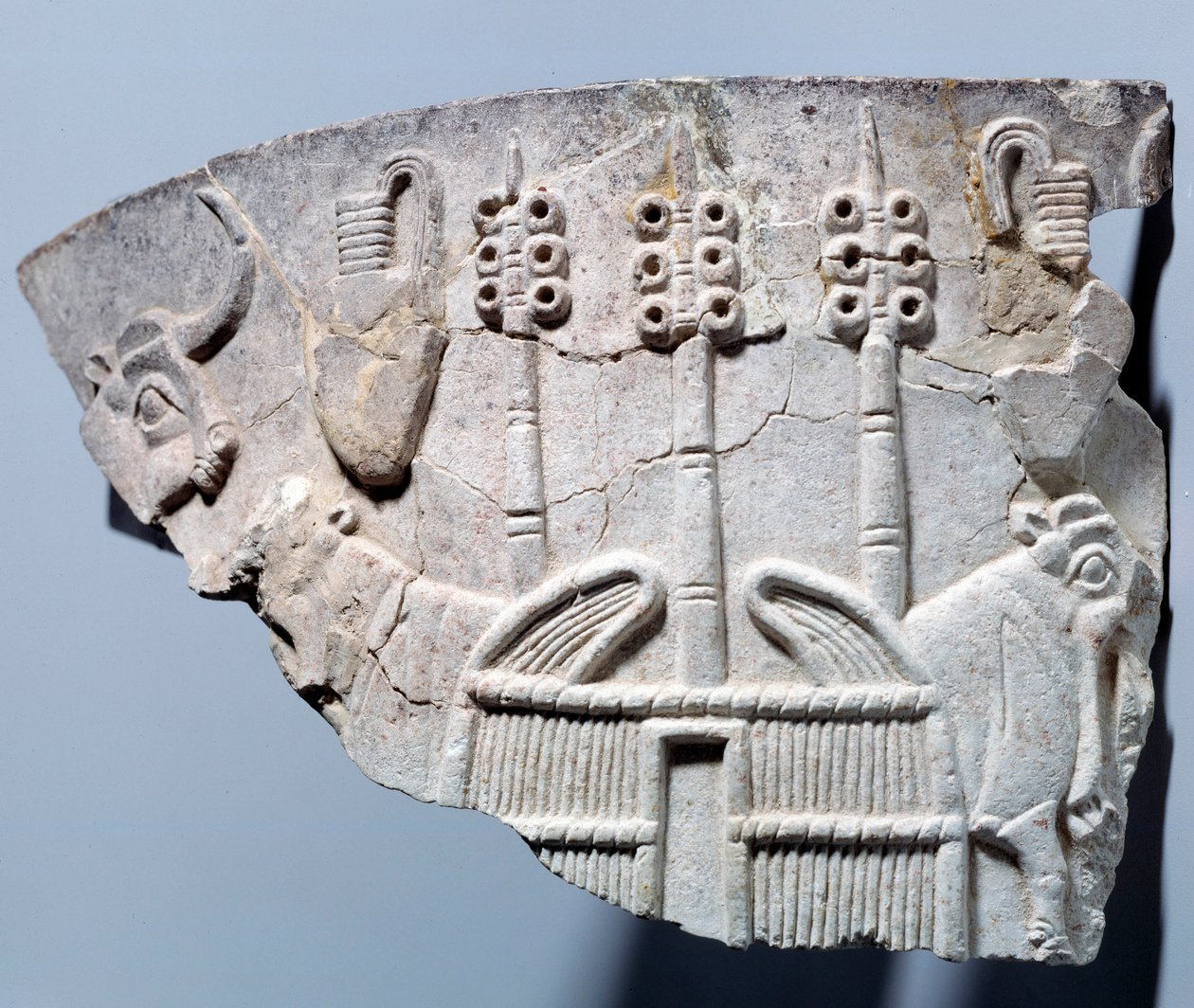 Mesopotamien: relief staldscene på et fragment af vase udskåret i stil med Uruk. Region Sumer. 3300 f.Kr. Paris, Louvre-museet af Mesopotamian School