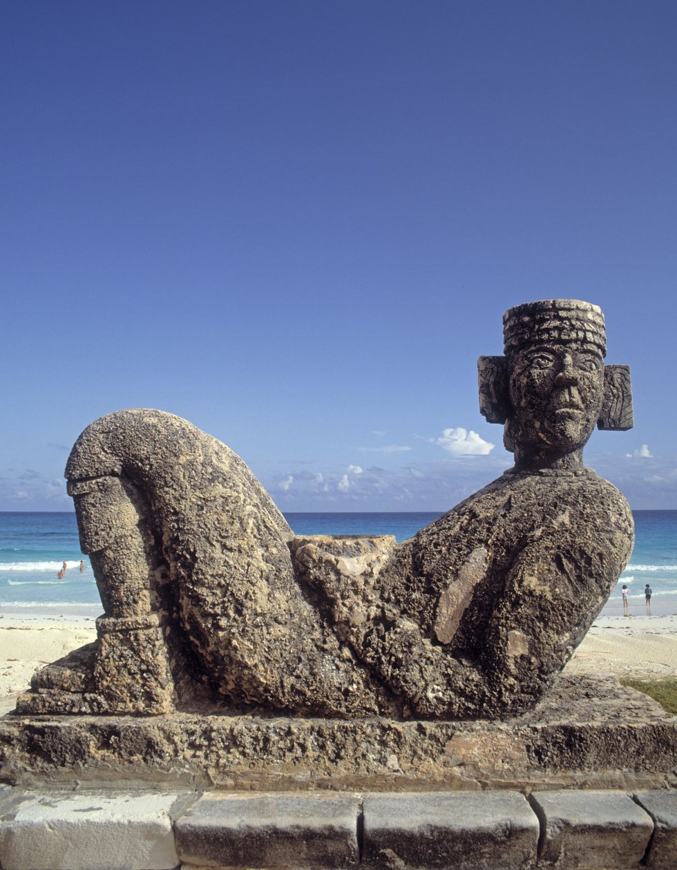 En kopi af statuen af Chac-Mool fra Chichen-Itza, Yucatan, ca. 987-1185 f.Kr. (kalksten) af Mexican School