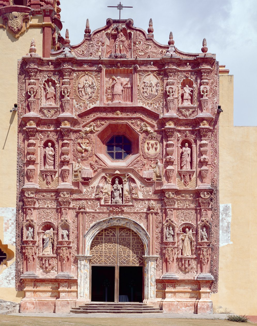 Facade af den franciskanske missionskirke Santa Maria del Agua de Landa, 1760-78 af Mexican School