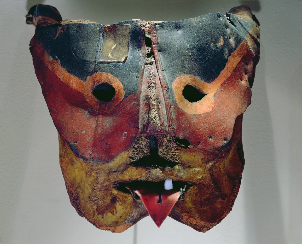 Maske af en Pascola-danser (malet træ) af Mexican School