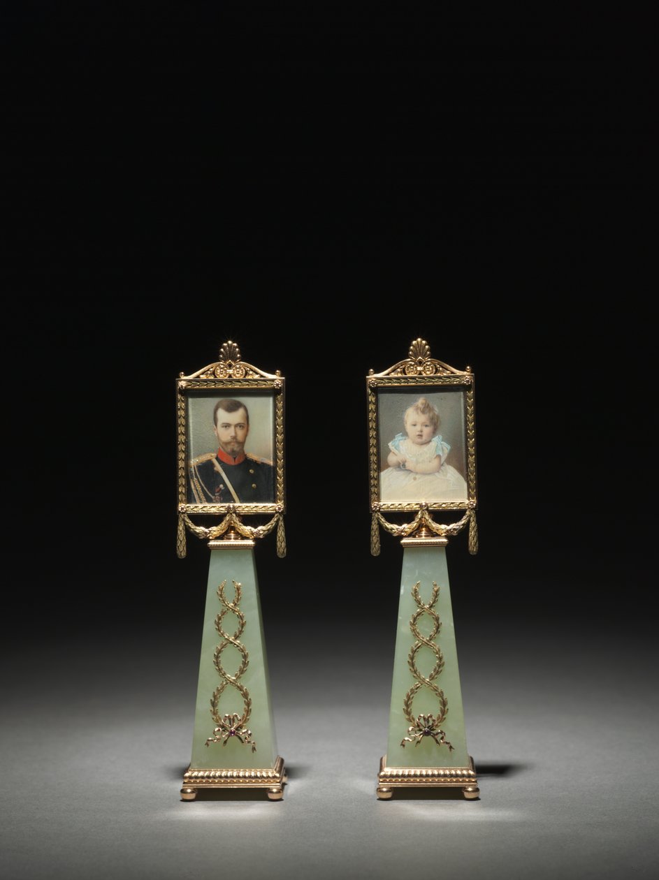 Indrammede miniaturer: Portræt af zar Nicholas II og portræt af storhertuginde Olga, firmaet Peter Carl Fabergé af Michael Evlampievich Perkhin