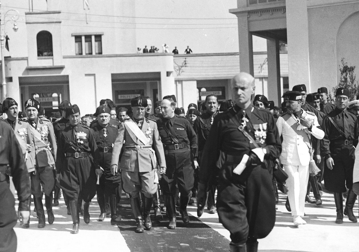 Mussolini ved åbningen af den femte festival i Levante i Bari, 06/09/1934 (s/h foto) af Michele Ficarelli