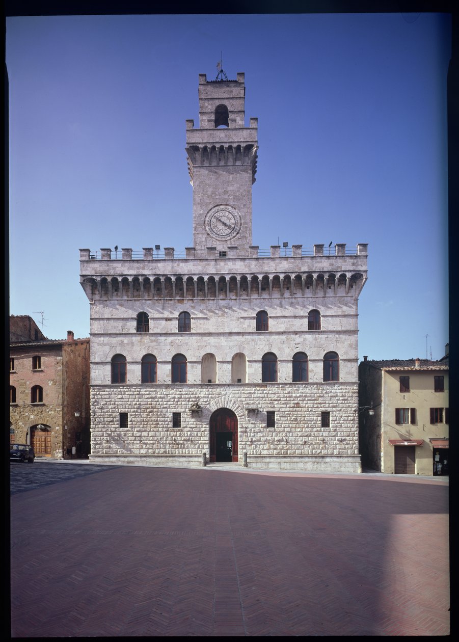 Udvendig udsigt over Palazzo Comunale, Montepulciano af Michelozzo di Bartolommeo