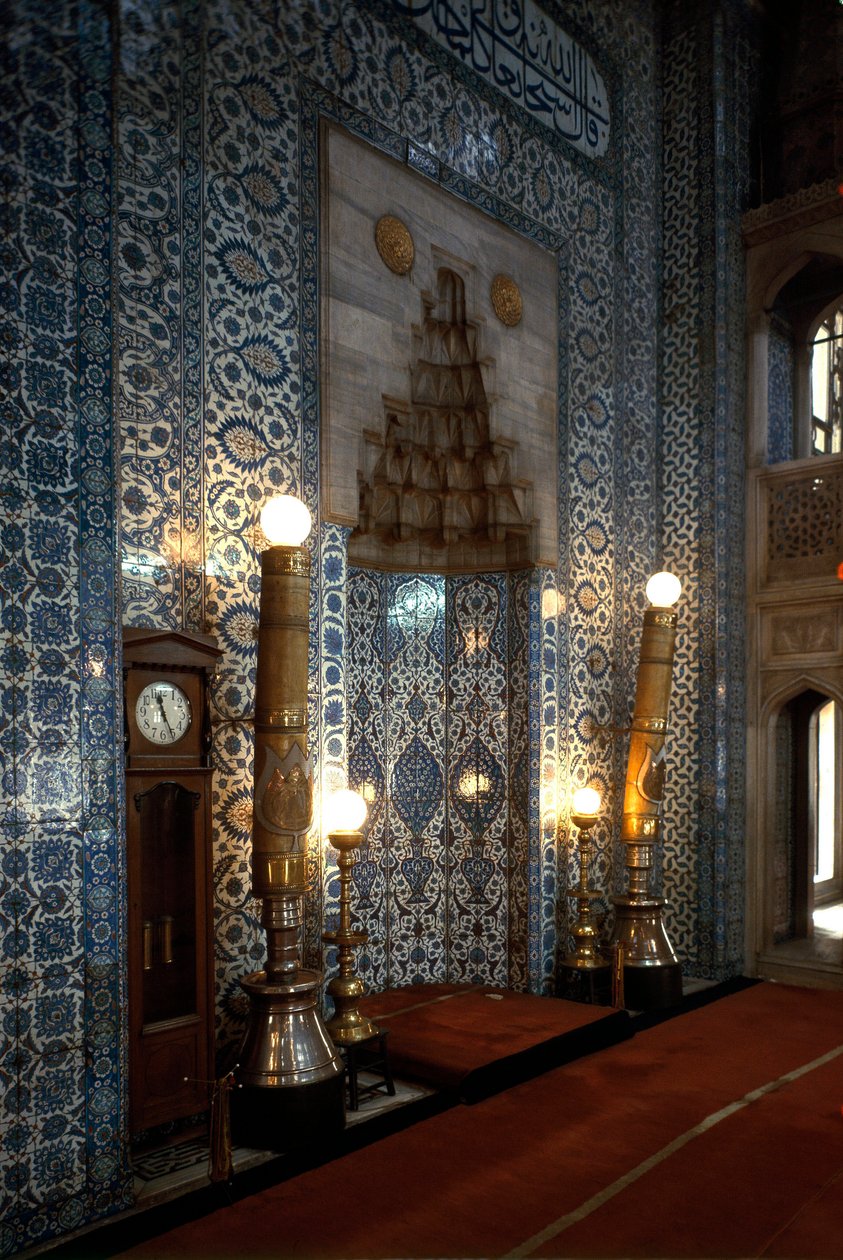 Indvendig udsigt over Rustem Pasha-moskeen (1560-1564) af Mimar Sinan