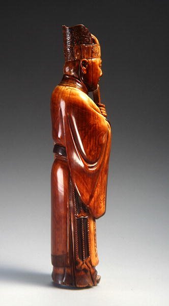 En figur af en embedsmand (udskåret elfenben) (se også 272118) af Ming Dynasty Chinese School