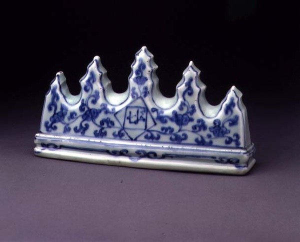 Pennestøtte, Ming, ca. 1368-1644 (porcelæn med blå underglasur) af Ming Dynasty Chinese School