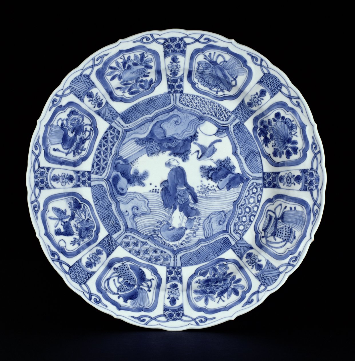 Blåt og hvidt kraakfad malet med Li Tieguai, der krydser havet på en dobbelt græskar, Wanli-periode, 1594-1610 (porcelæn) af Ming Dynasty Chinese School