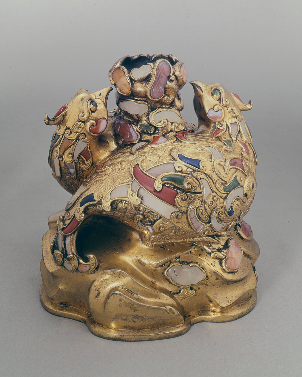 Kinesisk vinkar af forgyldt kobber i form af føniks på en klippe af Ming Dynasty Chinese School