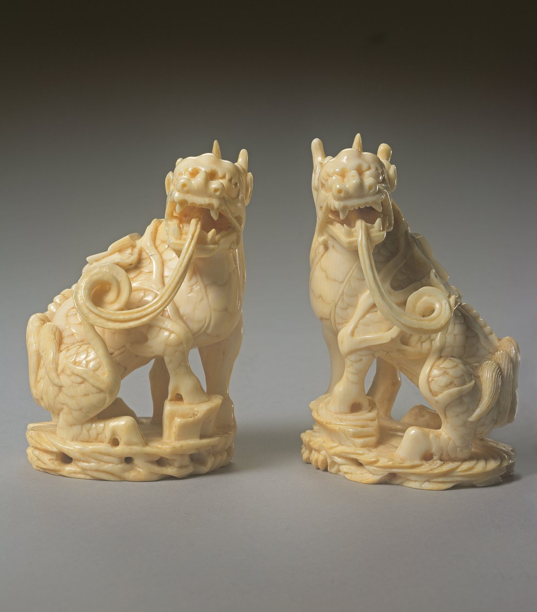Et par udskåret Qilin (se også 272190) af Ming Dynasty Chinese School