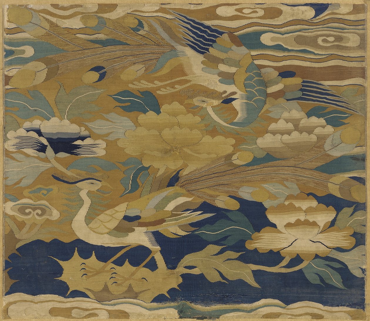 Phoenixes and Peonies, 14.-15. århundrede (silketæppe) af Ming Dynasty Chinese School