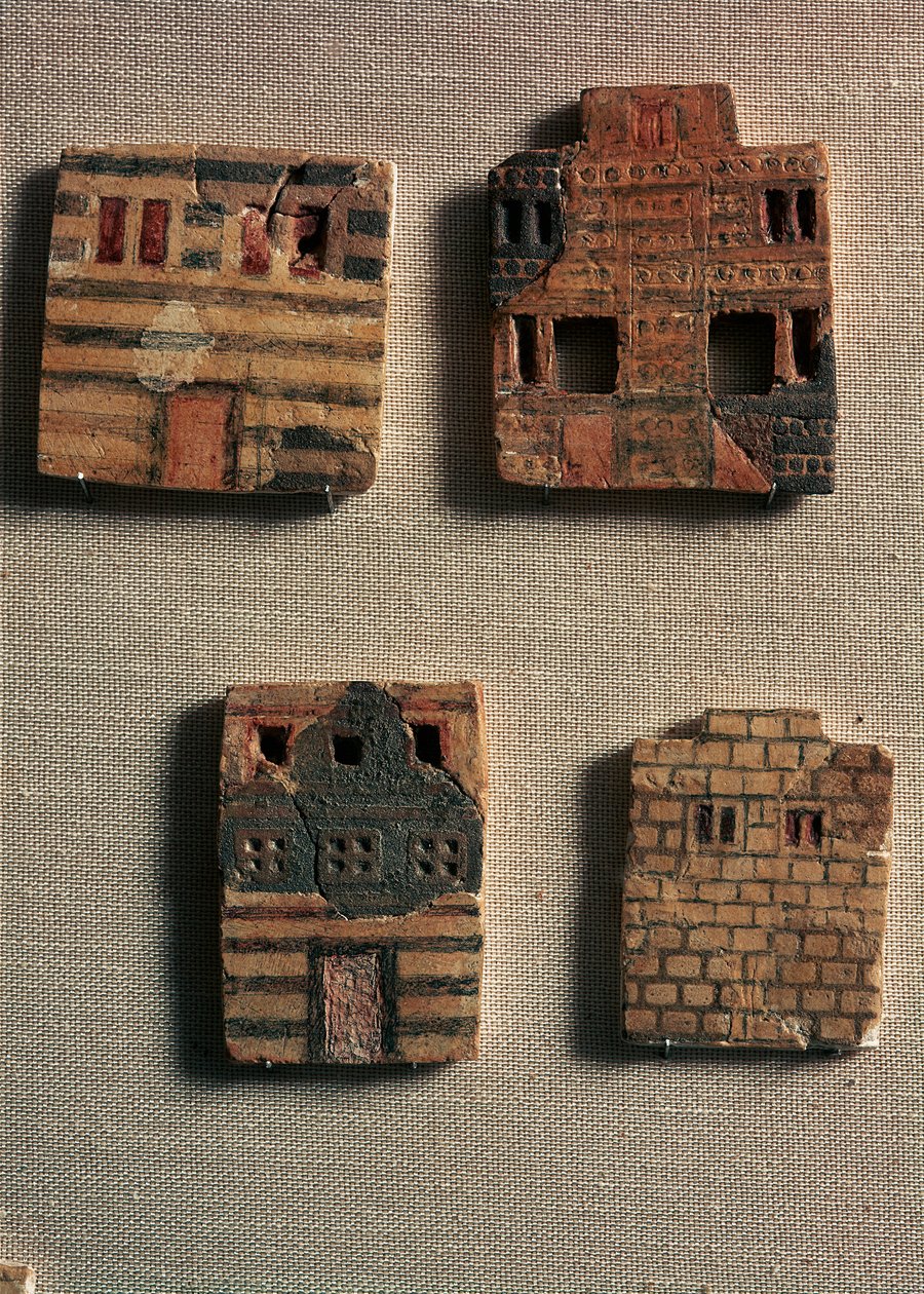 Minoan Art: Små keramiske fliser, der repræsenterer minoiske huse. 1700-1600 f.Kr. Heraklion, Archaeological Museum Kreta - Minoan Art: Små keramiske fliser, der viser minoiske huse. 1700-1600 f.Kr. Arkæologisk museum, Heraklion, Kreta, Grækenland af Minoan
