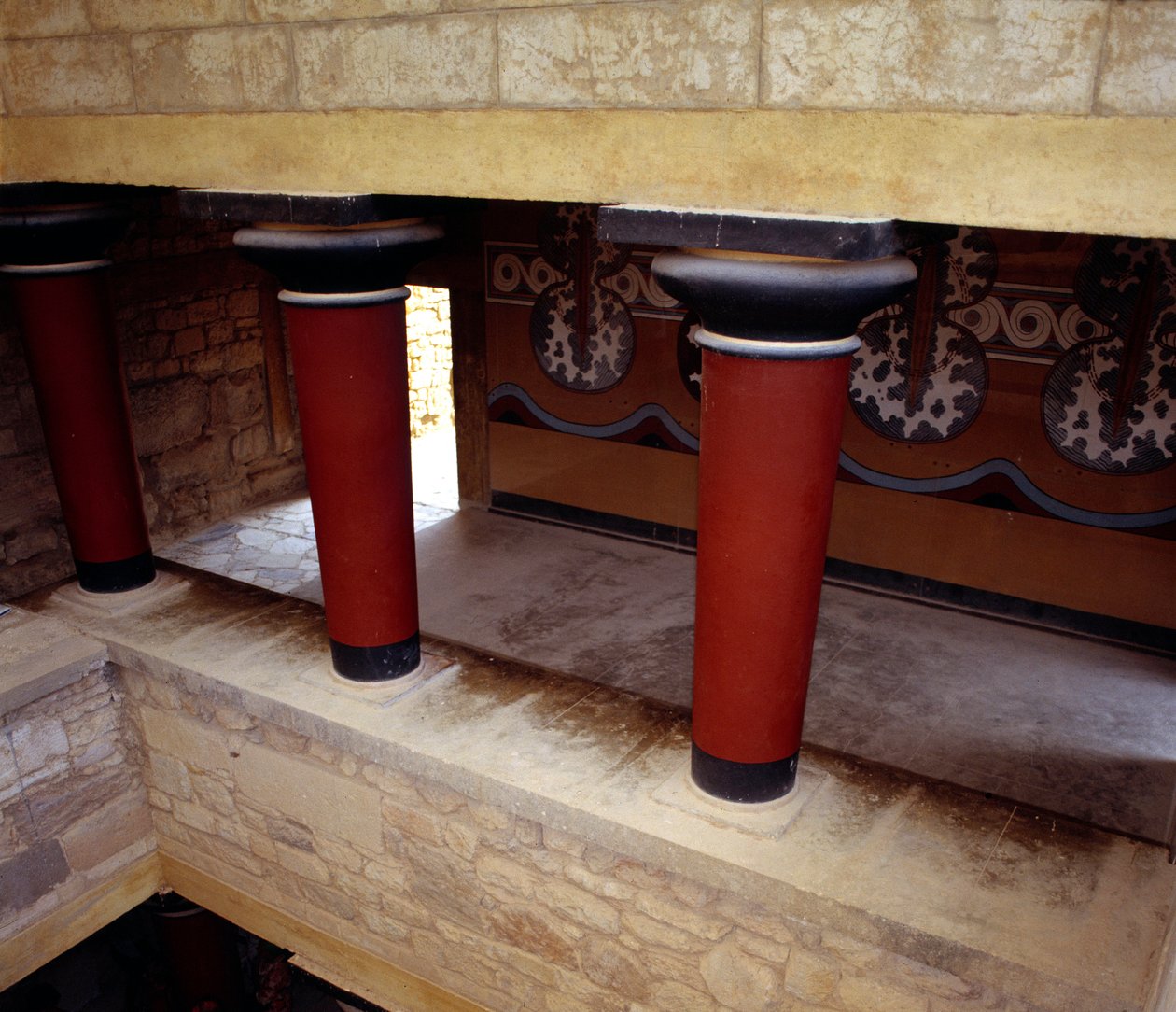 Græsk kunst: den store trappe i Knossos-paladset, Grækenland. af Minoan