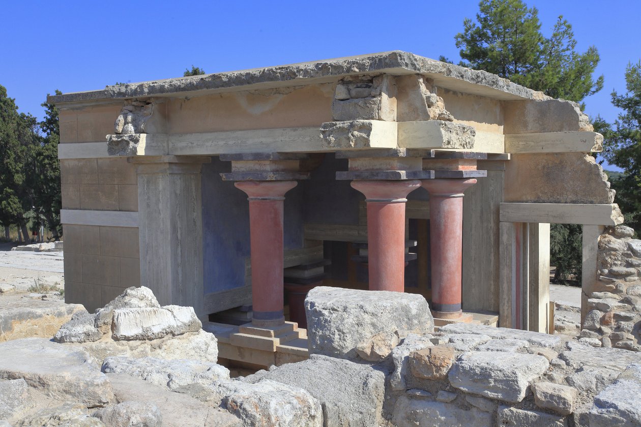 Minoen arkæologiske sted Knossos. Nordlige lustrale bassiner. Nordindgangen til paladset. Ifølge A. Evans blev denne bygning brugt til rensningsceremonier og kaldte derfor dette sted "" Lustral bassiner"". Knossos, Kreta. af Minoan