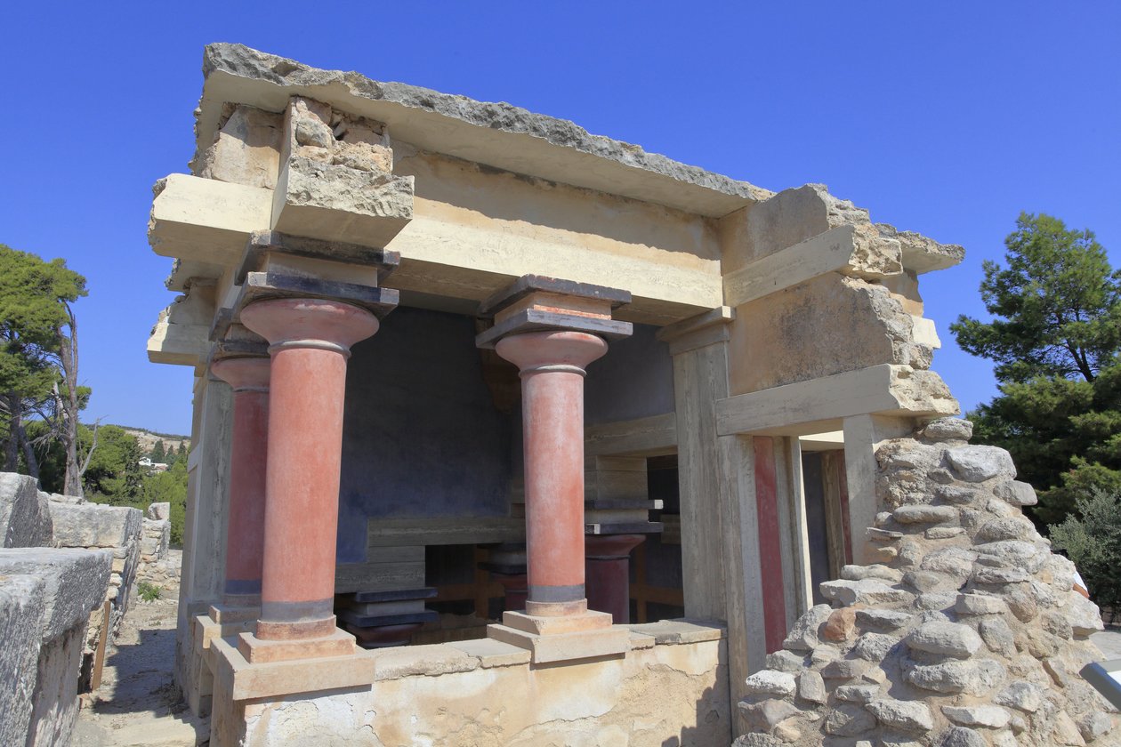 Minoen arkæologiske sted Knossos. Nordlige lustrale bassiner. Nordindgangen til paladset. Ifølge A. Evans blev denne bygning brugt til rensningsceremonier og kaldte derfor dette sted "" Lustral bassiner"". Knossos, Kreta. af Minoan