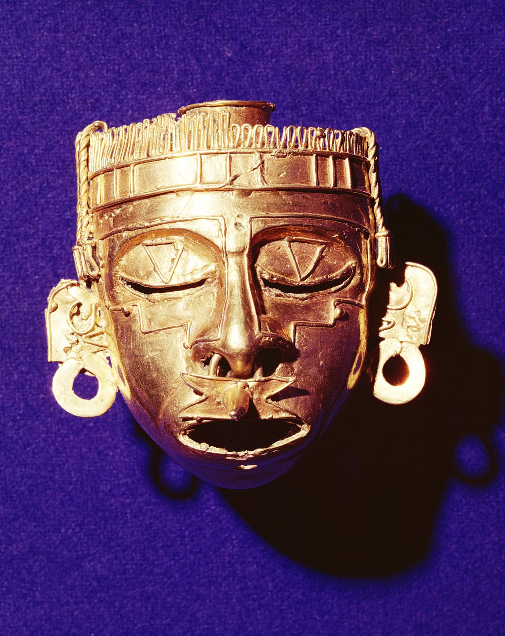 Guden Xipe Totecs maske, fra grav 7, Monte Alban, 1300-1450 (guld) af Mixtec