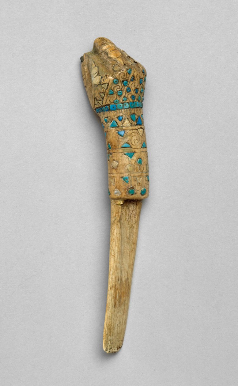 Rituel spatel med knyttet næve, 01-700 (knogle, turkis, skal og sten) af Moche