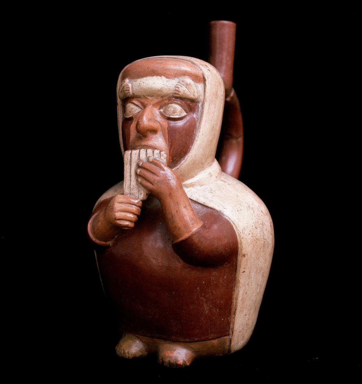 Præcolombiansk kunst, Mochic civilisation (grim): antropomorf vase, der repræsenterer en karakter, der spiller Antara, Andesfløjten. 200 f.Kr.-700 e.Kr. Lima, Nationalmuseet for antropologi og arkæologi, Peru af Moche Moche