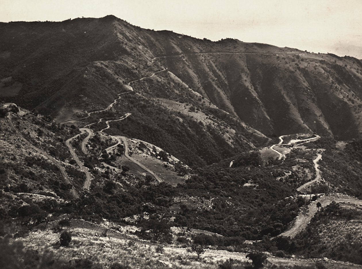 Opbygning af et imperium i den fascistiske tidsalder: vejen på Massaua-Asmara bakkerne, 09/05/1936 (s/h foto) af Modestino Baldinetti