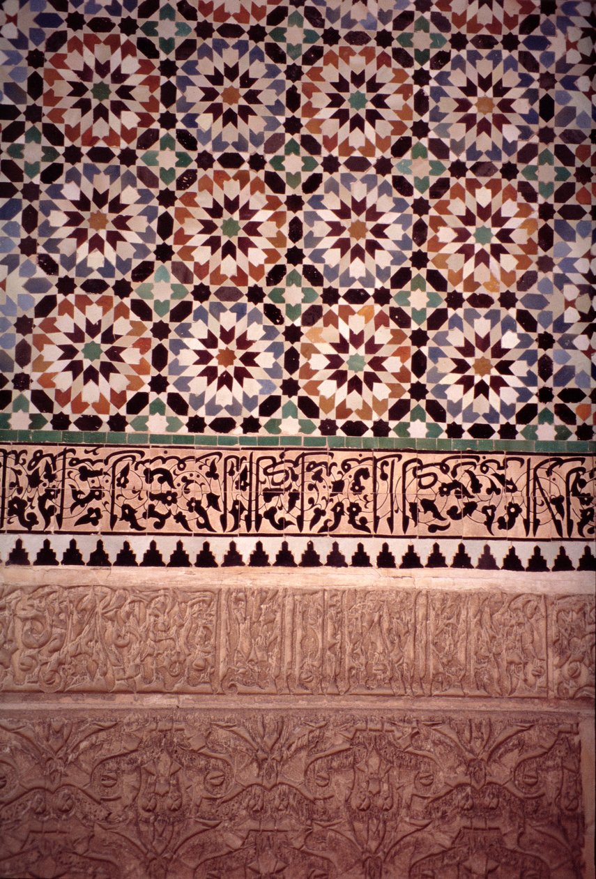 Den nederste mur af hovedgården, bygget af saadierne i 1565 (zellij fliseværk og stuk) af Moroccan School