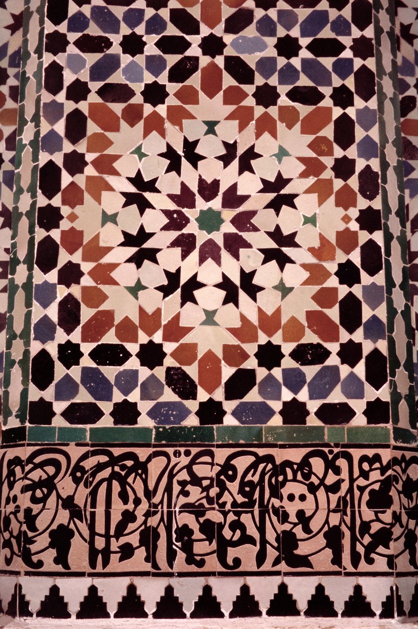 Den nederste mur af hovedgården, bygget af saadianerne i 1565 (zellij teglværk) (detalje fra 186515) af Moroccan School