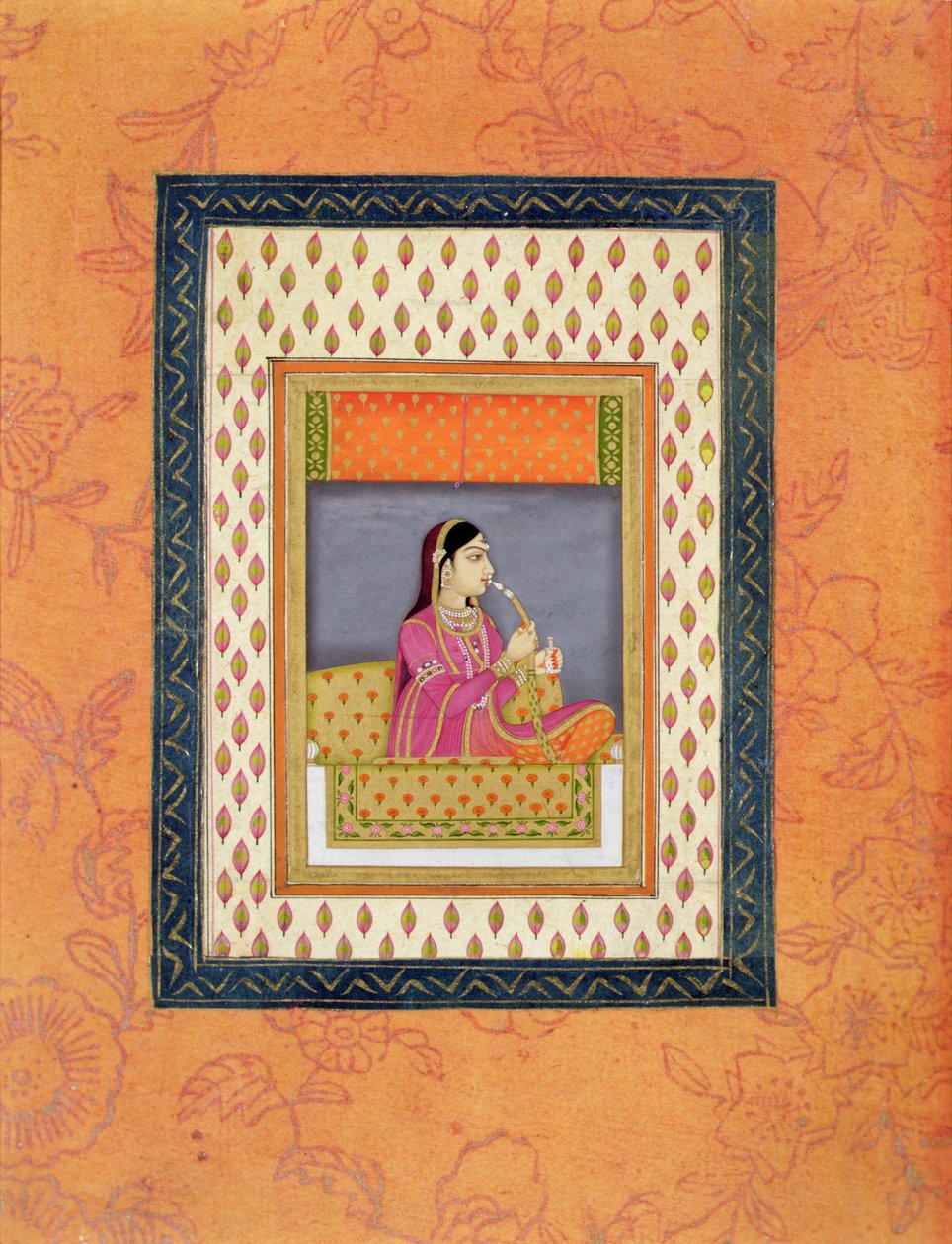 En dame, der ryger vandpibe og holder en parfumeflaske, ca. 1760 (ugennemsigtigt toilet på papir) af Mughal School