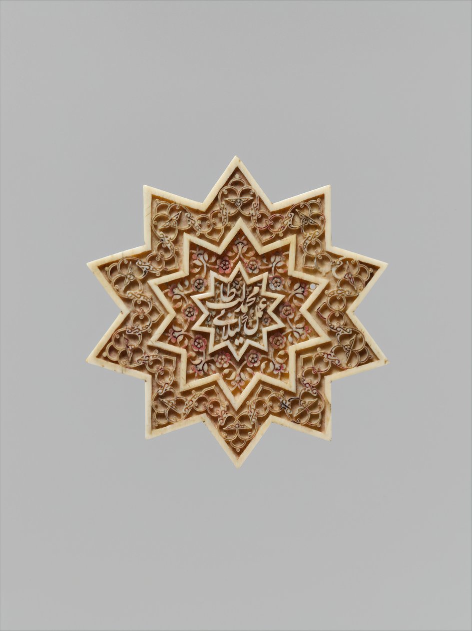 Stjerneformet plakette, Iran, første halvdel af 1500-tallet. af Muhammad Talib Gilani