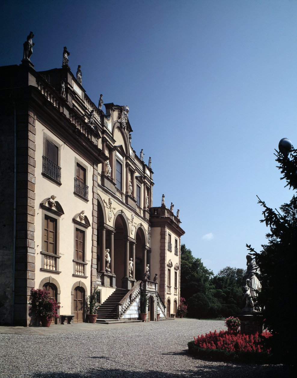 Facade af Villa Mansi af Muzio (circle of) Oddi