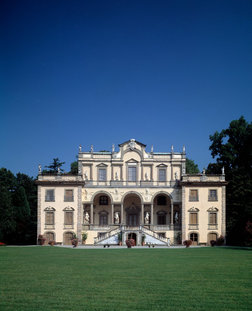 Facade af Villa Mansi af Muzio (circle of) Oddi