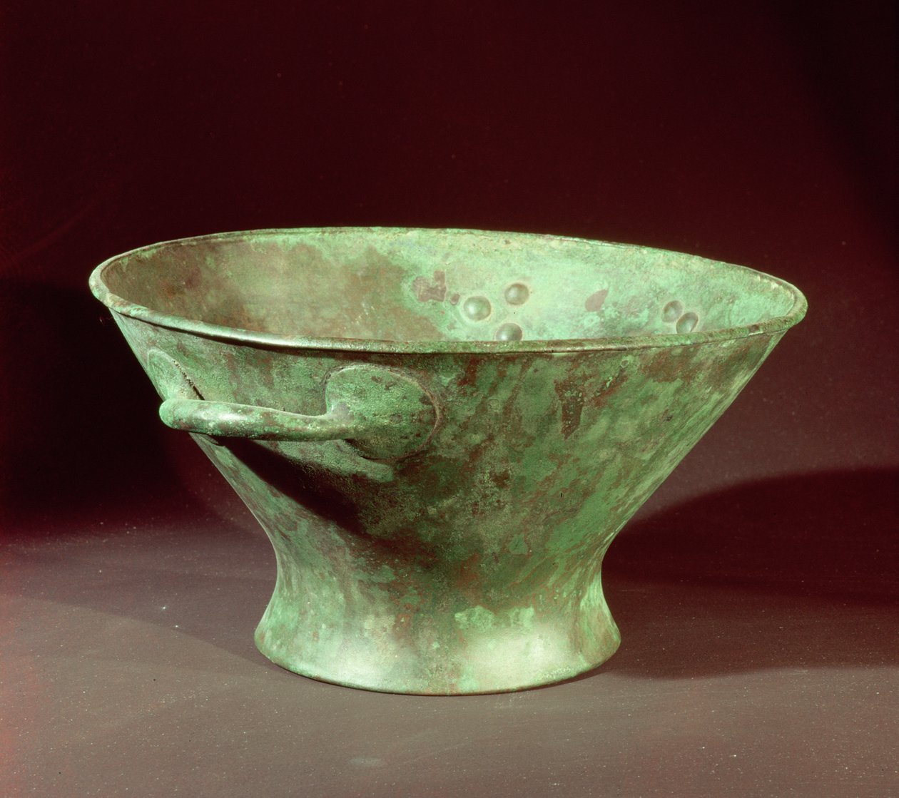 Skål fra en af kammergravene, Mykene, ca.1300 f.Kr. (bronze) af Mycenaean
