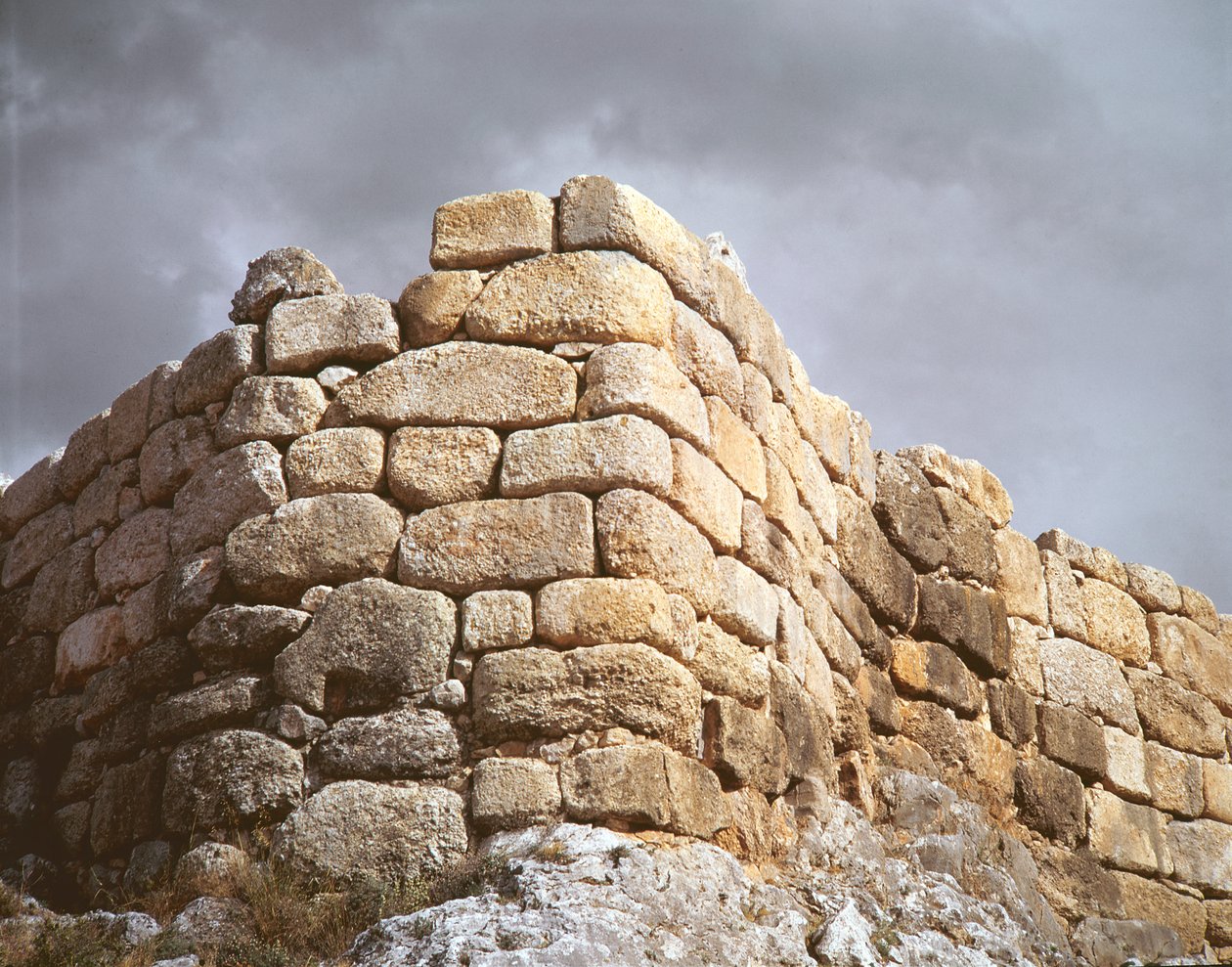 Detalje af en stenmur foto af Mycenaean