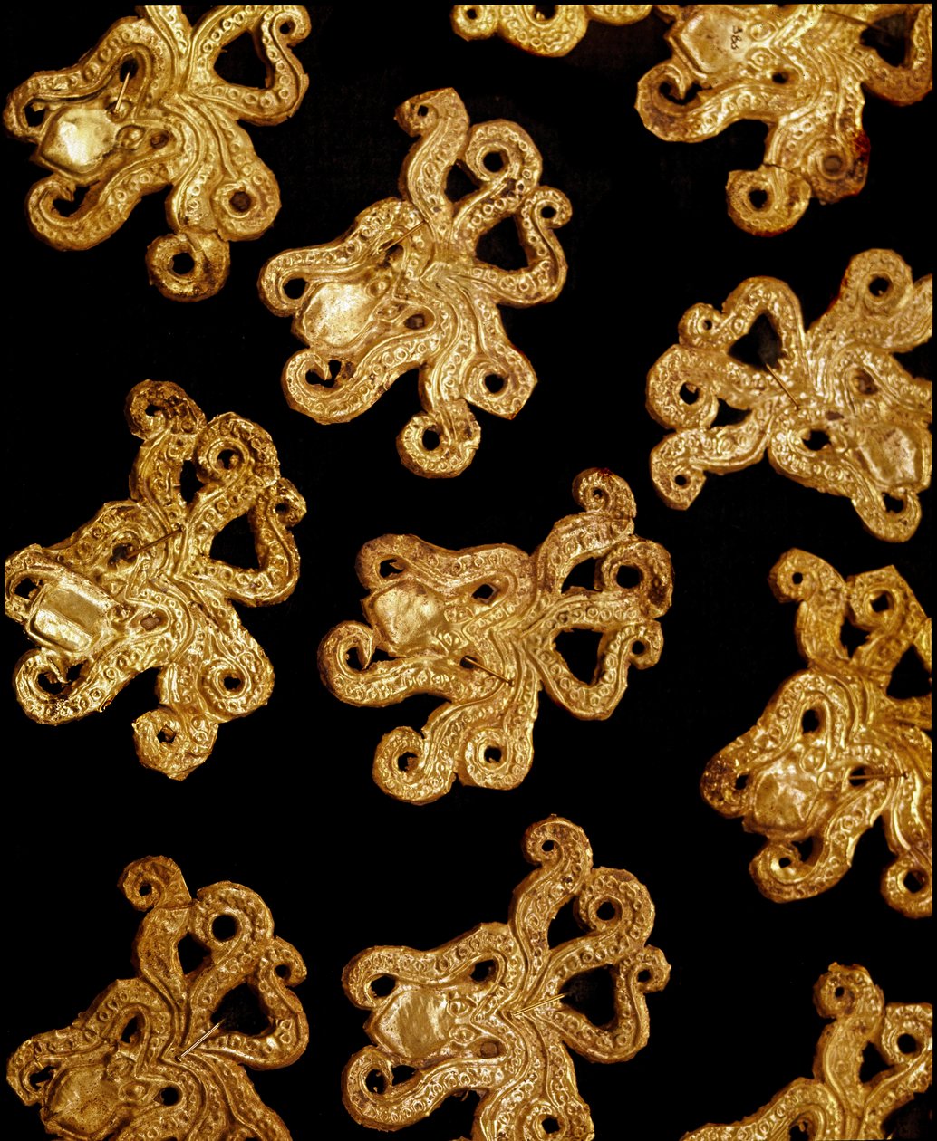 Mykensk kunst: små guldblækspruttebrocher fra grav III, Mykene. 16. århundrede f.Kr. Athen, det nationale arkæologiske museum af Mycenaean