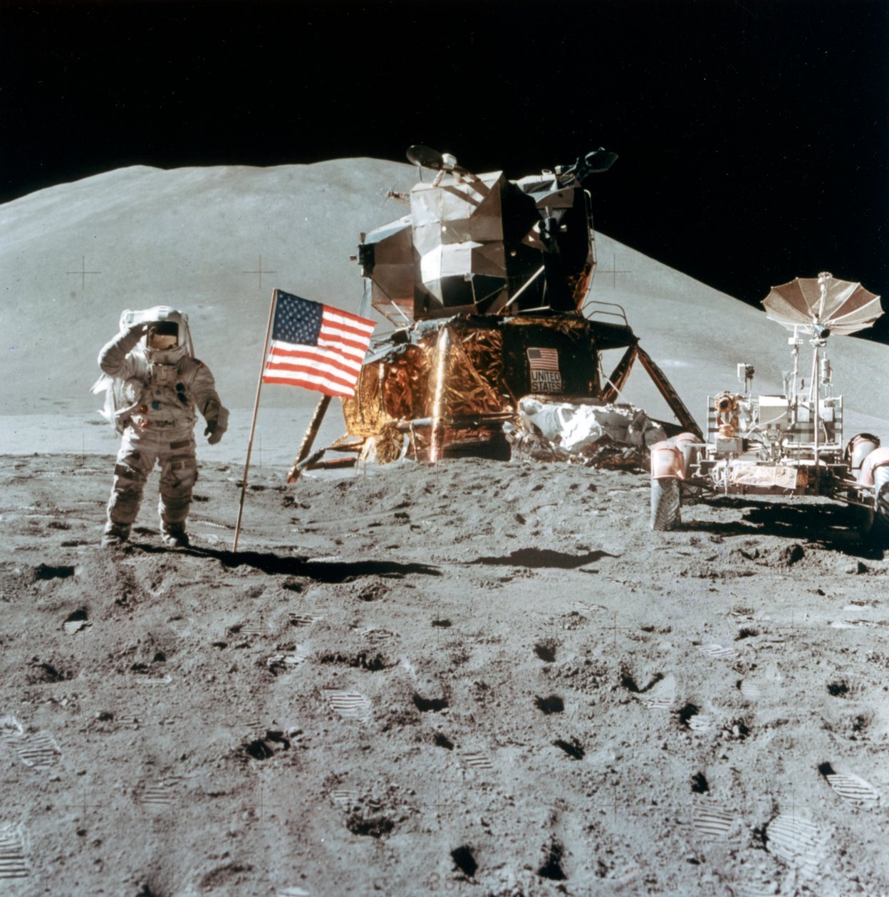 Astronaut James Irwin 1930-1991 giver en hilsen på Månen, 1971. af NASA Images