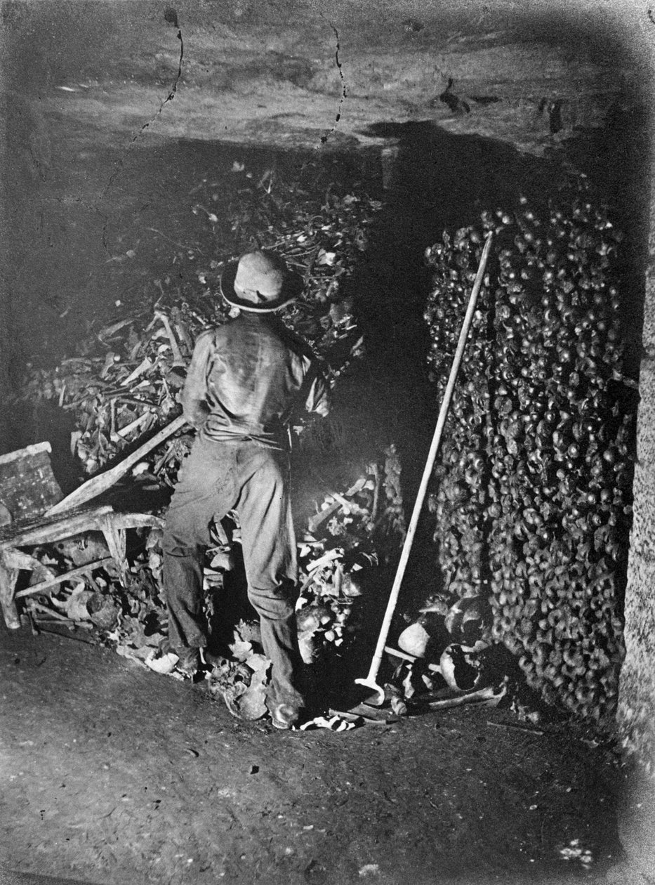 Katakombernes indre, Paris, 1861 af Nadar
