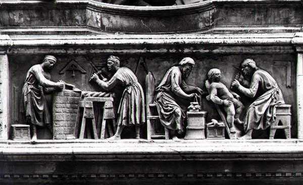 Relief af kunstnere og håndværkere i arbejde (marmor) (s/h foto) af Nanni di Banco