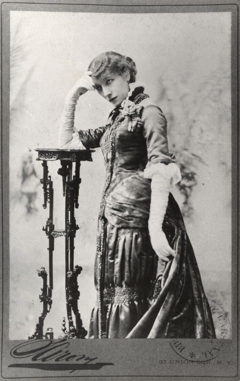 Portræt af Sarah Bernhardt (1844-1923) taget i USA (s/h foto) af Napoleon Sarony