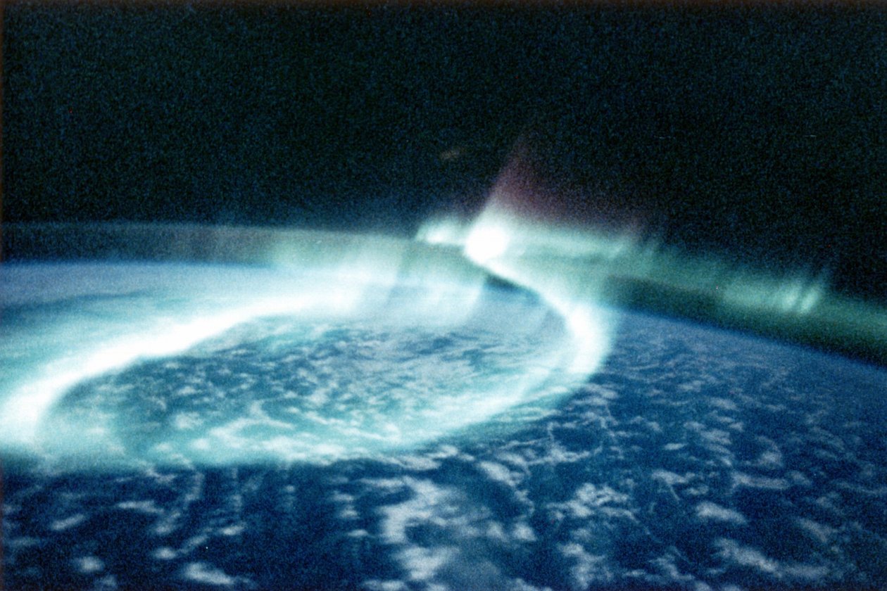 Aurora Borealis (nordlys) set fra rummet. NASA fotografi. af National Aeronautics and Space Administration National Aeronautics and Space Administration