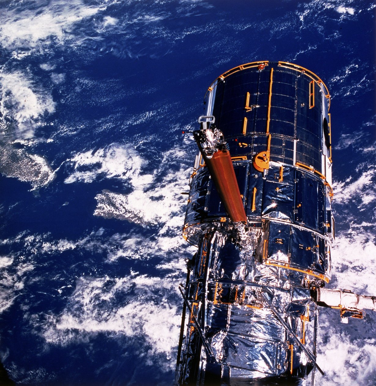 Hubble-rumteleskopet over jorden. NASA fotografi. af National Aeronautics and Space Administration National Aeronautics and Space Administration