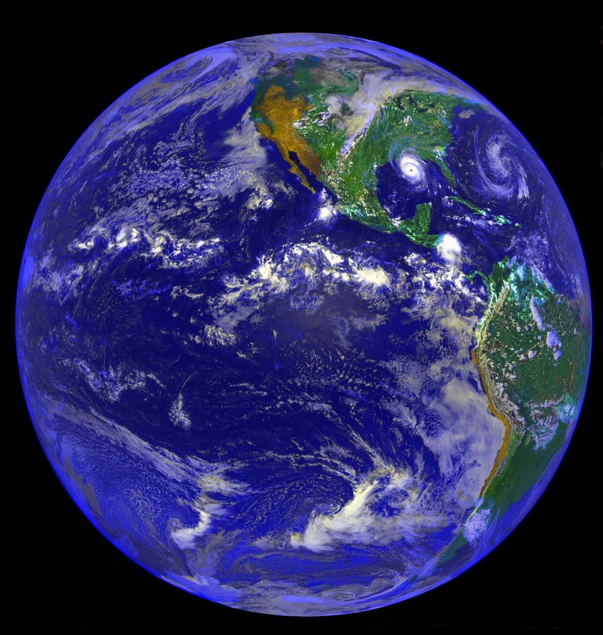 Satellitbillede af Stillehavet og Nord- og Sydamerika og orkanen Andrew, 25. august 1992. Kredit NASA. af National Aeronautics and Space Administration National Aeronautics and Space Administration