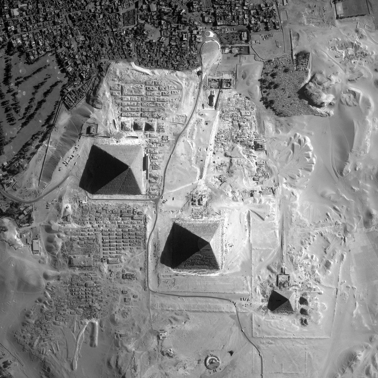 Satellitbillede af pyramiderne i Giza, Egypten. Kredit NASA. af National Aeronautics and Space Administration National Aeronautics and Space Administration