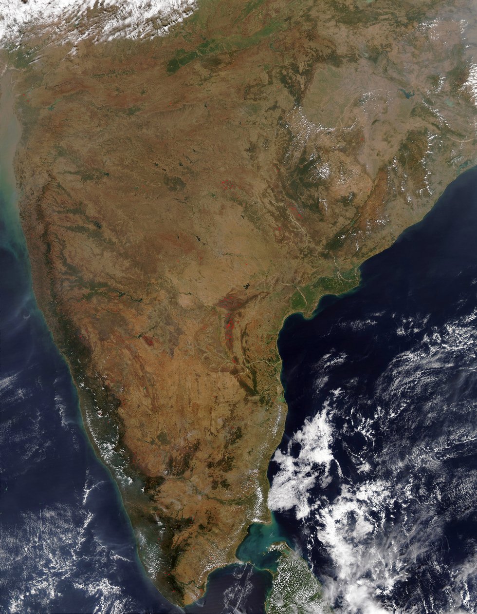 Satellitudsigt over den indiske halvø. Sri Lanka er kun synligt under skyen nederst til højre. Kredit: NASA. Videnskab Jord Geologi Oceanografi af National Aeronautics and Space Administration National Aeronautics and Space Administration