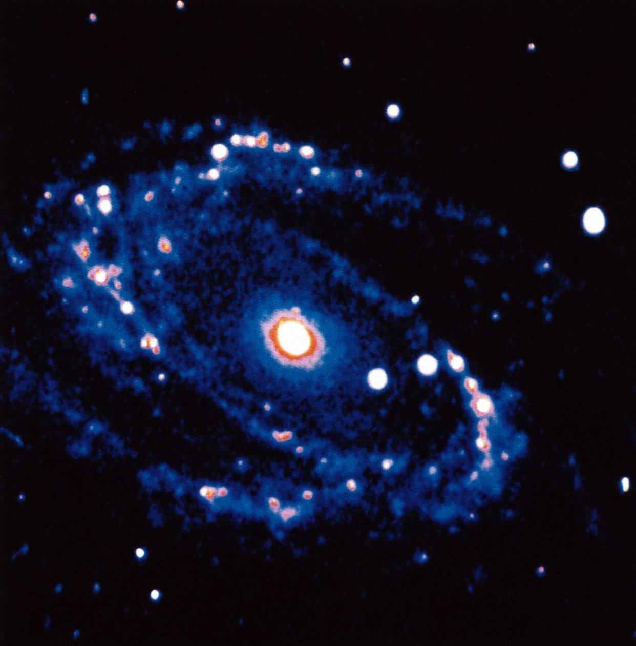 Spiral Galaxy M81 i stjernebilledet Ursa Minor. Galaksen omkring er 12 millioner lysår fra Earth Photograph. NASA fotografi af National Aeronautics and Space Administration National Aeronautics and Space Administration
