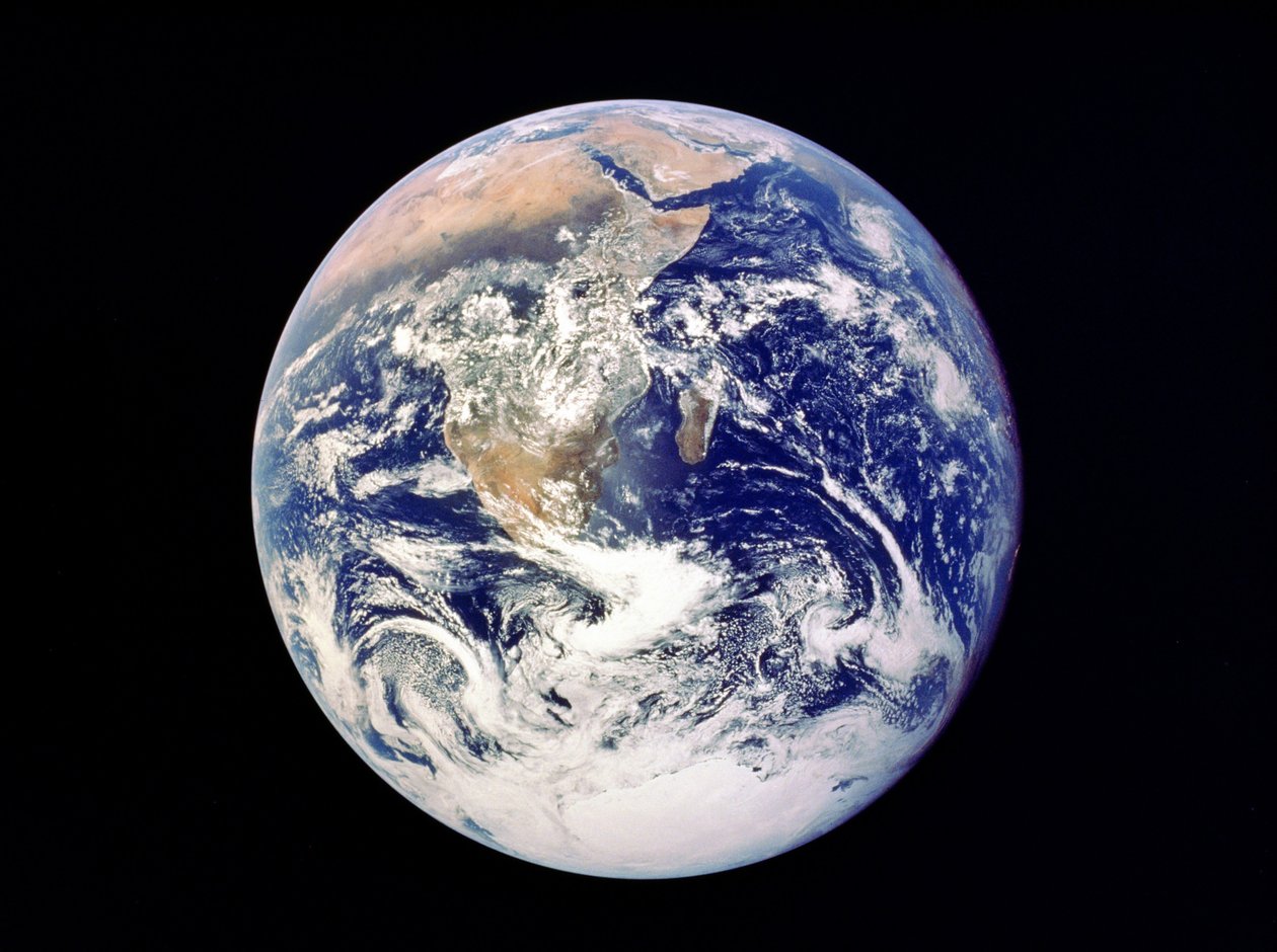 Hele Jorden fra rummet - udsigt fra Apollo 17. december 1972. Første fotografi af den sydlige polar indlandsis. Det meste af Afrika er også synligt på den arabiske halvø og Madagaskar (malagasisk). NASA fotografi. af National Aeronautics and Space Administration National Aeronautics and Space Administration