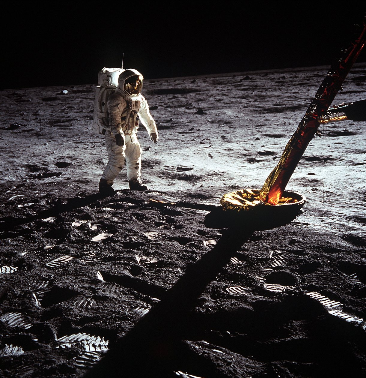 Buzz Aldrin ved benet af månemodulet, Apollo II Mission, juli 1969. af Neil Armstrong