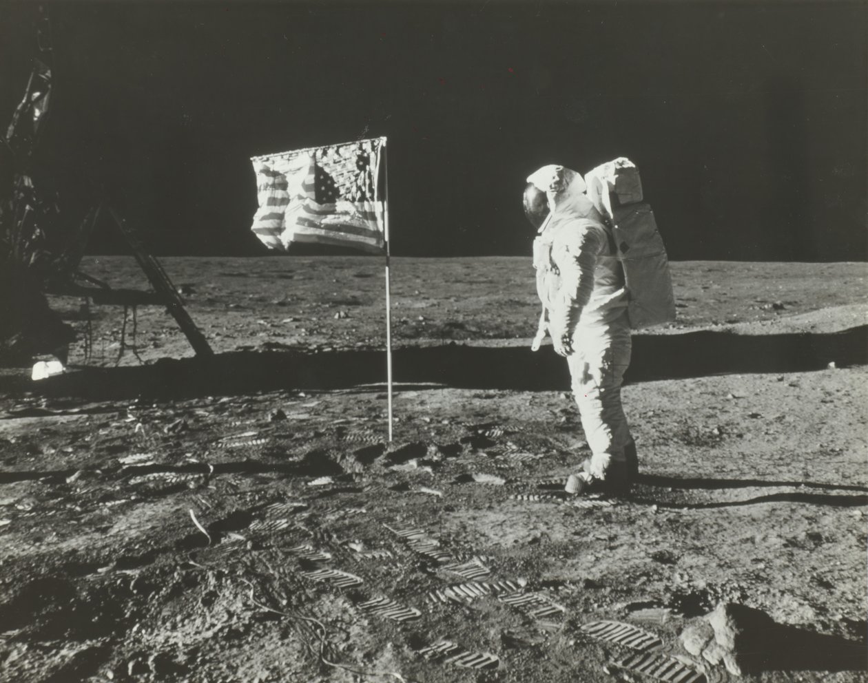 Buzz Aldrin på månen med det amerikanske flag, 1969. af Neil Armstrong