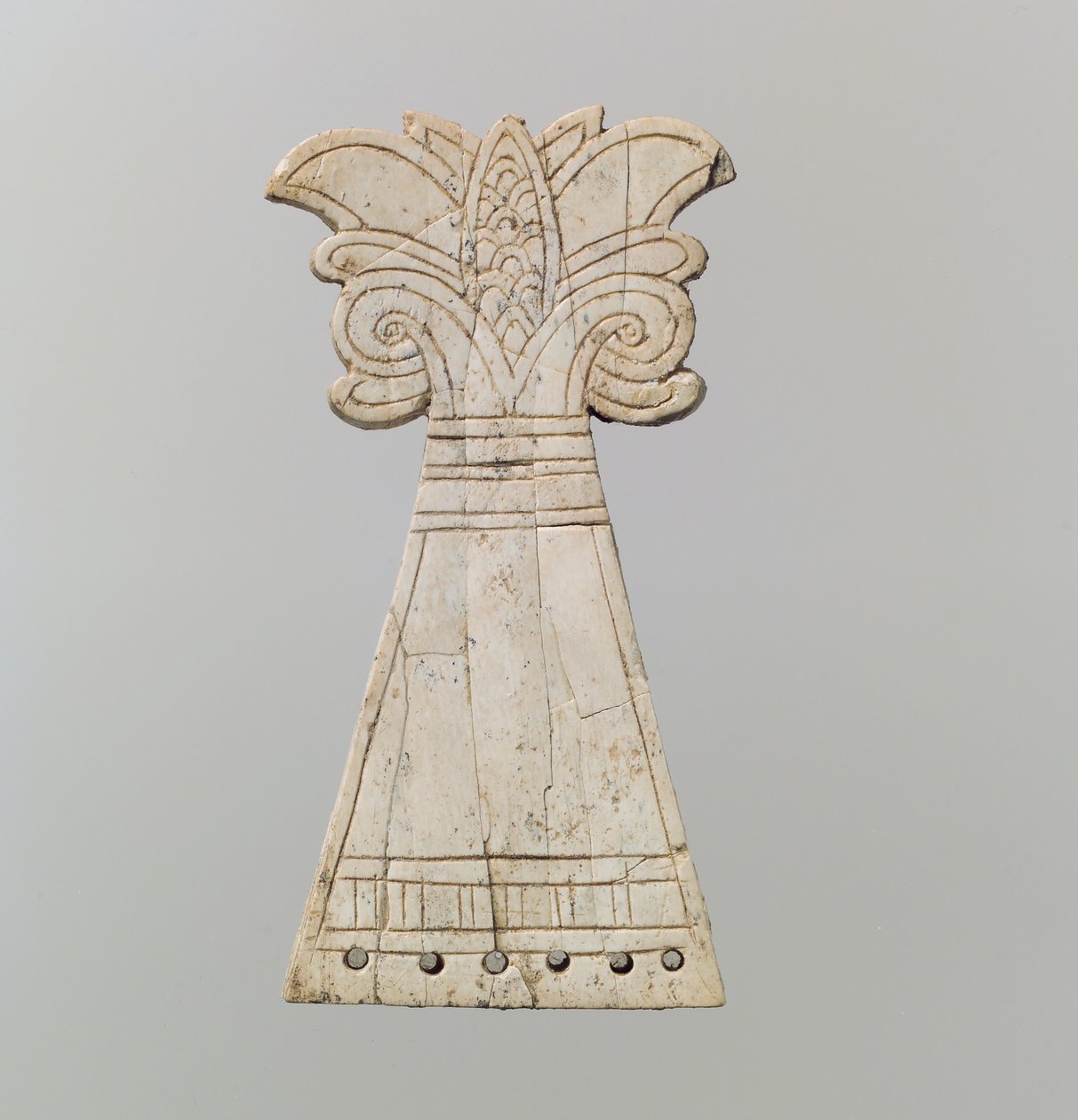 Indhugget hestefrontlet udskåret i form af et blomstrende, volut palmettræ, 9.-8. århundrede f.Kr. (elfenben) af Neo Assyrian